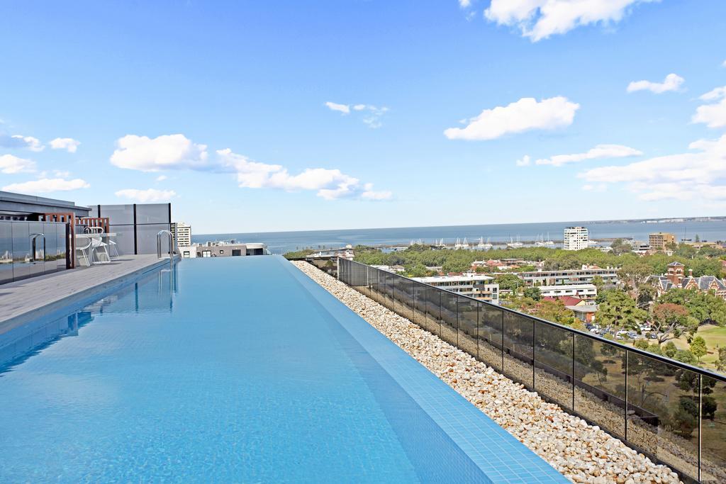 ☆ Heart Of St Kilda ☆ Infinity Pool+Parking+Wifi Appartement Melbourne Buitenkant foto