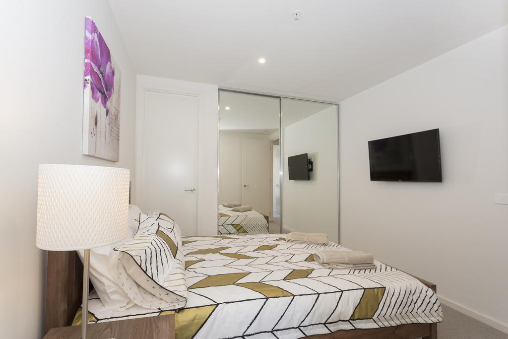 ☆ Heart Of St Kilda ☆ Infinity Pool+Parking+Wifi Appartement Melbourne Buitenkant foto
